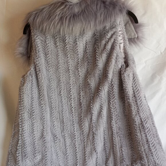 LILAC GRAY FAUX FUR VEST ZIP SLEEVELESS - Picture 6 of 7